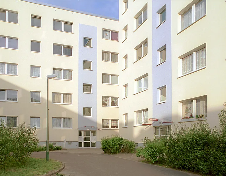 Renovierungsbedürftige 5-Zimmer-Wohnung mit 2 Balkone — photo 1